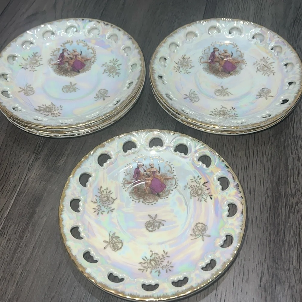 Set of 6 elegant Victorian like saucer teacup plates